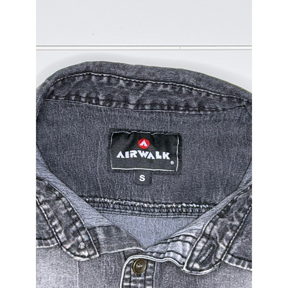 Airwalk Mens Small Faded Black Denim Button Down Shirt Epaulettes Roll Tab Gray - Picture 5 of 5
